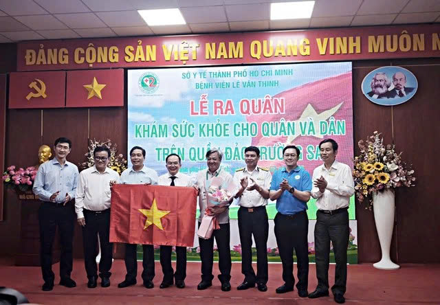 60 ‘chiến sĩ áo trắng’ TPHCM lên đường chăm sóc sức khỏe quân, dân Trường Sa 60 ‘chiến sĩ áo trắng’ TPHCM lên đường chăm sóc sức khỏe quân, dân Trường Sa